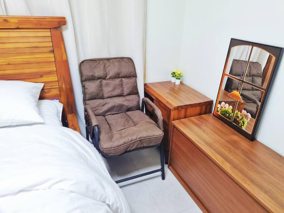 Seoul, 3 Rooms, Gimpo Airport, Free Parking, 1 Pm Check-out, Super Close To The Station, 10 People, Warm Accommodation, 4 Beds, Hongdae, Jongno, Myeongdong Apartment