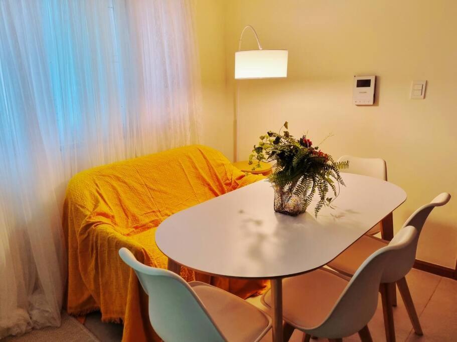 Seoul, 3 Rooms, Gimpo Airport, Free Parking, 1 Pm Check-out, Super Close To The Station, 10 People, Warm Accommodation, 4 Beds, Hongdae, Jongno, Myeongdong Seoul
