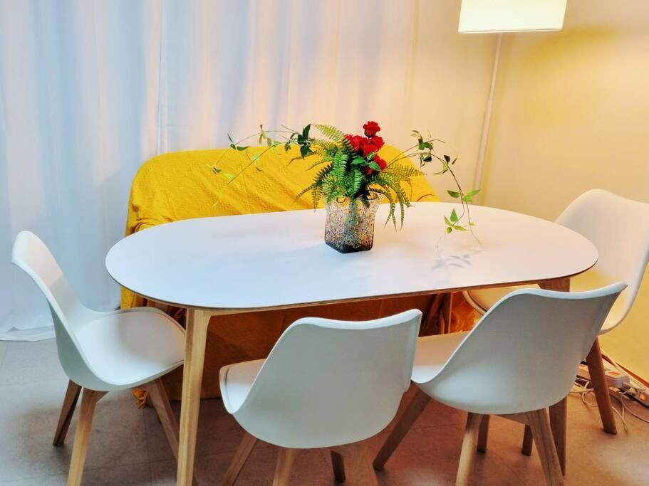 Seoul, 3 Rooms, Gimpo Airport, Free Parking, 1 Pm Check-out, Super Close To The Station, 10 People, Warm Accommodation, 4 Beds, Hongdae, Jongno, Myeongdong Apartment Seoul