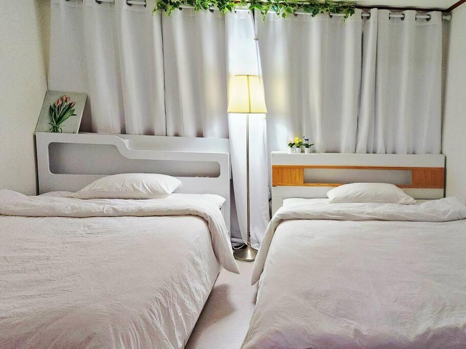 Apartment Seoul, 3 Rooms, Gimpo Airport, Free Parking, 1 Pm Check-out, Super Close To The Station, 10 People, Warm Accommodation, 4 Beds, Hongdae, Jongno, Myeongdong *
