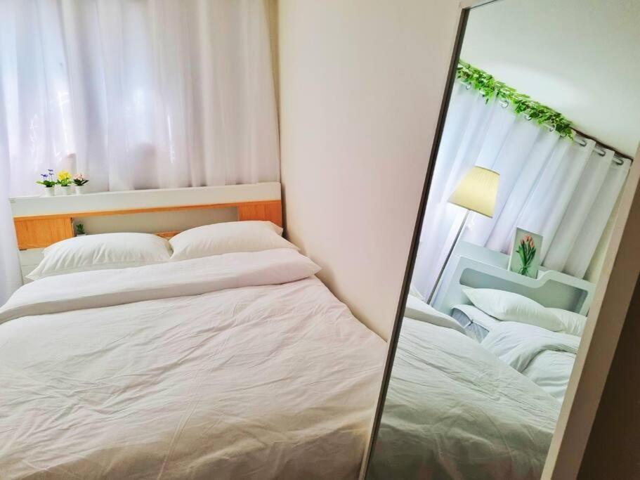 Seoul, 3 Rooms, Gimpo Airport, Free Parking, 1 Pm Check-out, Super Close To The Station, 10 People, Warm Accommodation, 4 Beds, Hongdae, Jongno, Myeongdong Apartment Seoul